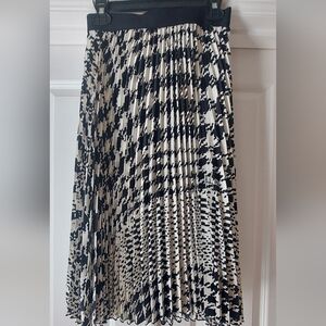 H&M Black and White Pleated Skirt Size 8